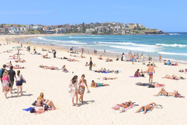 Singles in Bondi Beach: view of the city