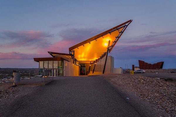 Singles in Broken Hill: view of the city