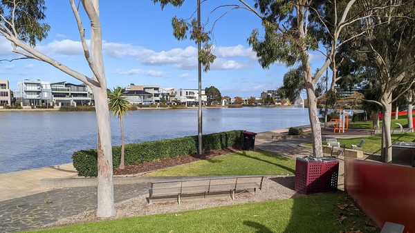 Singles in Caroline Springs: view of the city