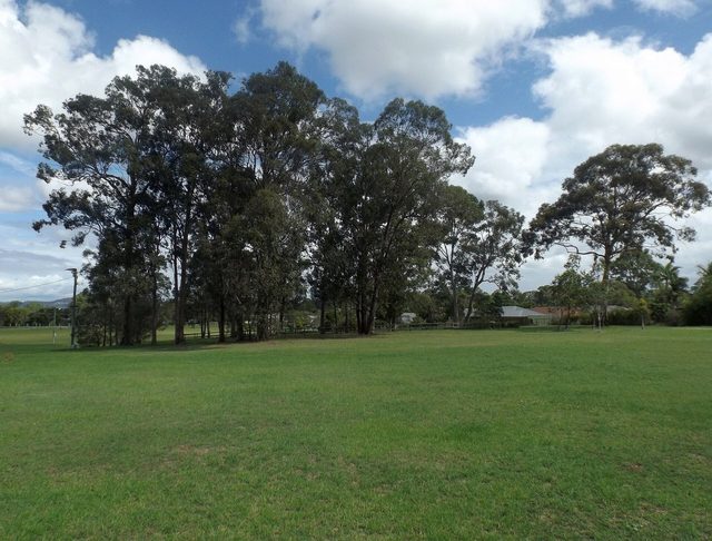 Singles in Eagleby: view of the city