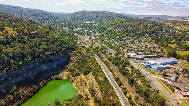 Singles in Ferntree Gully: view of the city