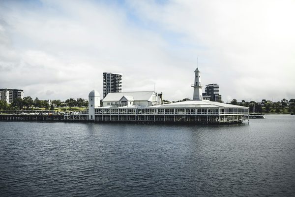 Singles in Geelong: view of the city