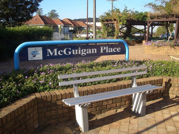 Singles in Greenacre: view of the city