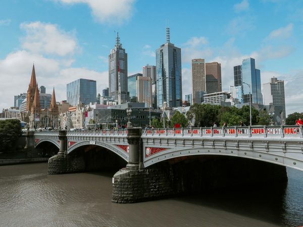 Singles in Melbourne: view of the city