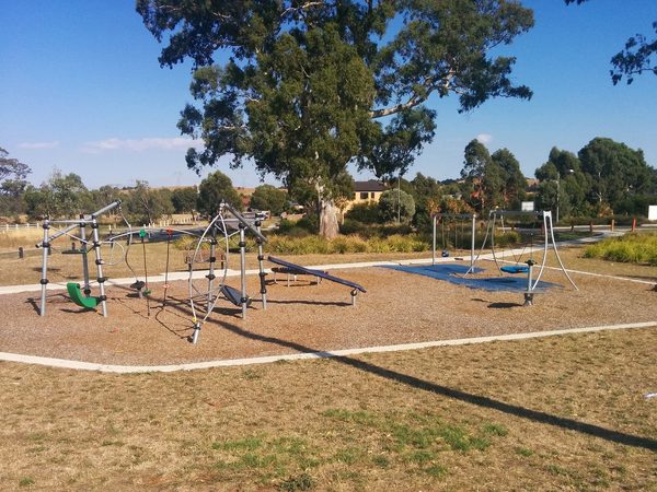 Singles in South Morang: view of the city