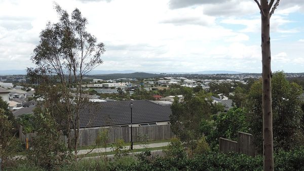 Singles in Springfield Lakes: view of the city